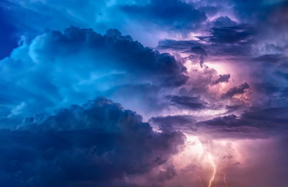 thunderstorm-pixabay-felixmittermeyer
